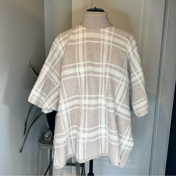 Rachel Zoe onesize fits most plaid beige pullover turtleneck poncho sweater NWOT - Picture 1 of 12